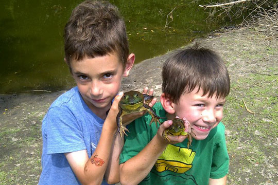 Kids_with_Frogs